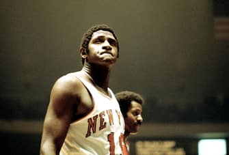 NEW YORK, N.Y.-NOVEMBER 8:  Willis Reed, Center, of the New York Knicks grimaces while waiting for the Boston Celtics to shoot free-throws during an NBA basketball game at Madison Square Garden on November 8, 1973. The Celtics defeated the Knicks 94-84. (Photo By Ross Lewis/Getty Images)