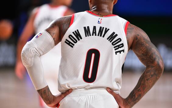 NBA, Damian Lillard rivela quale nome avrebbe voluto scrivere sulla sua  maglia | Sky Sport