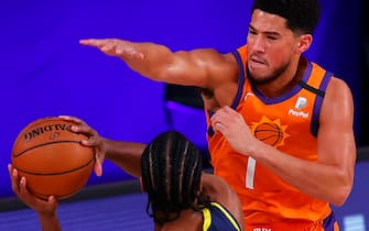 LAKE BUENA VISTA, FLORIDA - AUGUST 06: Devin Booker #1 of the Phoenix Suns defends against T.J. Warren #1 of the Indiana Pacers at Visa Athletic Center at ESPN Wide World Of Sports Complex on August 06, 2020 in Lake Buena Vista, Florida. NOTE TO USER: User expressly acknowledges and agrees that, by downloading and or using this photograph, User is consenting to the terms and conditions of the Getty Images License Agreement. (Photo by Kevin C. Cox/Getty Images)