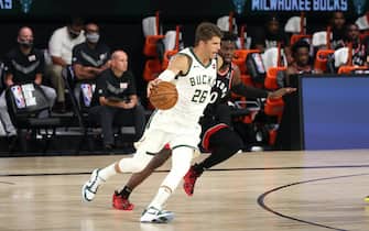 Orlando, FL - AUGUST 10: Kyle Korver #26 of the Milwaukee Bucks drives to the basket against the Toronto Raptors on August 10, 2020 at The Field House at ESPN Wide World Of Sports Complex in Orlando, Florida. NOTE TO USER: User expressly acknowledges and agrees that, by downloading and/or using this Photograph, user is consenting to the terms and conditions of the Getty Images License Agreement. Mandatory Copyright Notice: Copyright 2020 NBAE (Photo by Joe Murphy/NBAE via Getty Images)