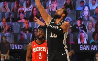Orlando, FL - AUGUST 11: Marco Belinelli #18 of the San Antonio Spurs shoots the ball against the Houston Rockets on August 11, 2020 at the HP Field House in Orlando, Florida. NOTE TO USER: User expressly acknowledges and agrees that, by downloading and/or using this Photograph, user is consenting to the terms and conditions of the Getty Images License Agreement. Mandatory Copyright Notice: Copyright 2020 NBAE (Photo by Bill Baptist/NBAE via Getty Images)
