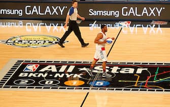 NEW YORK, NY - FEBRUARY 13:  Chadwick Boseman of the East Team shoots the ball during the Sprint NBA All-Star Celebrity Game as part of 2015 All-Star Weekend at Madison Square Garden on February 13, 2015 in New York, New York. NOTE TO USER: User expressly acknowledges and agrees that, by downloading and/or using this photograph, user is consenting to the terms and conditions of the Getty Images License Agreement.  Mandatory Copyright Notice: Copyright 2015 NBAE (Photo by Tyler Kaufman/NBAE via Getty Images)