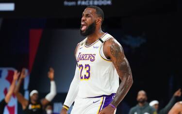 Rockets distrutti, Lakers in finale di Conference