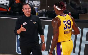 LAKE BUENA VISTA, FLORIDA - AUGUST 20:  Head coach Frank Vogel of the Los Angeles Lakers greets Dwight Howard #39 at the bench during the second half in game two of the first round of the NBA playoffs at AdventHealth Arena at ESPN Wide World Of Sports Complex on August 20, 2020 in Lake Buena Vista, Florida. NOTE TO USER: User expressly acknowledges and agrees that, by downloading and or using this photograph, User is consenting to the terms and conditions of the Getty Images License Agreement. (Photo by Kim Klement-Pool/Getty Images)