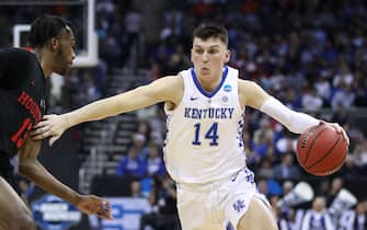 KANSAS CITY, MISSOURI - MARCH 29: Tyler Herro #14 of the Kentucky Wildcats drives to the basket against the Houston Cougars during the 2019 NCAA Basketball Tournament Midwest Regional at Sprint Center on March 29, 2019 in Kansas City, Missouri. (Photo by Christian Petersen/Getty Images)