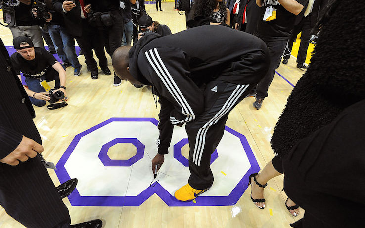 521354480 LOS ANGELES, CA - APRIL 13: Kobe Bryant #24 of the Los Angeles Lakers signs the court after his last game against the Utah Jazz at STAPLES Center on April 13, 2016 in Los Angeles, California. NOTE TO USER: User expressly acknowledges and agrees that, by downloading and/or using this Photograph, user is consenting to the terms and conditions of the Getty Images License Agreement. Mandatory Copyright Notice: Copyright 2016 NBAE (Photo by Andrew D. Bernstein/NBAE via Getty Images)