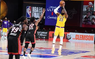 ORLANDO, FL - OCTOBER 6: LeBron James #23 of the Los Angeles Lakers shoots a three point basket during the game against the Miami Heat during Game Four of the NBA Finals on October 6, 2020 at The AdventHealth Arena at ESPN Wide World Of Sports Complex in Orlando, Florida. NOTE TO USER: User expressly acknowledges and agrees that, by downloading and/or using this Photograph, user is consenting to the terms and conditions of the Getty Images License Agreement. Mandatory Copyright Notice: Copyright 2020 NBAE (Photo by Andrew D. Bernstein/NBAE via Getty Images)