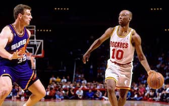 HOUSTON- MAY 17:  Sam Cassell #10 of the Houston Rockets moves the ball up court against Dan Kleine #35 of the Phoenix Suns in Game Five of the Western Conference Semifinals during the 1994 NBA Playoffs at the Summit on May 17, 1994 in Houston, Texas.  The Rockets won 109-86.  NOTE TO USER: User expressly acknowledges that, by downloading and or using this photograph, User is consenting to the terms and conditions of the Getty Images License agreement. Mandatory Copyright Notice: Copyright 1994 NBAE (Photo by Nathaniel S. Butler/NBAE via Getty Images)