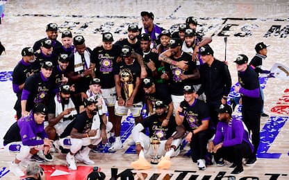 La premiazione e la festa dei Lakers. FOTO