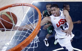 US Anthony Davis scores against Nigeria during a preliminary men's basketball game at the 2012 Summer Olympics, on August 2, 2012, in London.  AFP PHOTO / POOL - ERIC GAY        (Photo credit should read ERIC GAY/AFP/GettyImages)