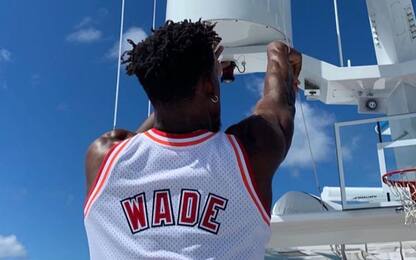 Butler tira in vacanza con la maglia di Wade. FOTO