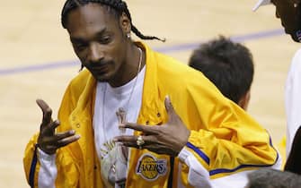 LOS ANGELES - MAY 25: Actor/musician Snoop Dogg   attends Game 3 of the NBA Western Conference Finals between the Minnesota Timberwolves and the Los Angeles Lakers on May 25, 2004 in Los Angeles, California. (Photo by Vince Bucci/Getty Images) *** Local Caption *** Snoop Dogg