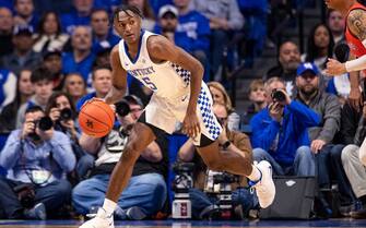 LEXINGTON, KY - FEBRUARY 29: Immanuel Quickley #5 of the Kentucky Wildcats dribbles the ball during the game against the Auburn Tigers at Rupp Arena on February 29, 2020 in Lexington, Kentucky. (Photo by Michael Hickey/Getty Images)