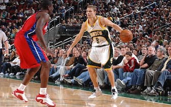 SEATTLE - NOVEMBER 11:  Luke Ridnour #8 of the Seattle SuperSonics drives to the hoop against Ronald Murray #6 of the Detroit Pistons on November 11, 2007 at the Key Arena in Seattle, Washington. The Pistons won 107-103. NOTE TO USER: User expressly acknowledges and agrees that, by downloading and or using this Photograph, User is consenting to the terms and conditions of the Getty Images License Agreement. Mandatory Copyright Notice: Copyright 2007 NBAE (Photo by Terrence Vaccaro/NBAE via Getty Images)  