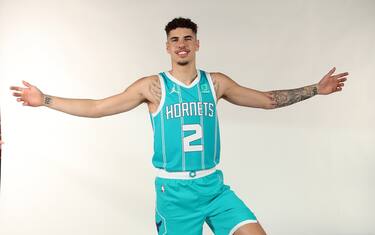 Zeller, Ball e gli Hornets versione mini-basket