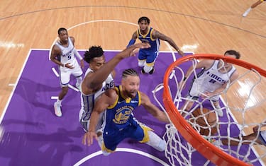 SACRAMENTO, CA - DECEMBER 15: Stephen Curry #30 of the Golden State Warriors drives to the basket against the Sacramento Kings during a preseason game on December 15, 2020 at the Golden 1 Center in Sacramento, California. NOTE TO USER: User expressly acknowledges and agrees that, by downloading and/or using this Photograph, user is consenting to the terms and conditions of the Getty Images License Agreement. Mandatory Copyright Notice: Copyright 2020 NBAE (Photo by Rocky Widner/NBAE via Getty Images)