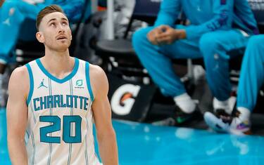 Hayward fuori almeno un mese per infortunio