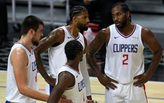 LOS ANGELES, CALIFORNIA - DECEMBER 17: Kawhi Leonard #2, Paul George #13 Ivica Zubac #40 and Reggie Jackson #1 of the LA Clippers talk before the start of play during a preseason game against the Utah Jazz at Staples Center on December 17, 2020 in Los Angeles, California. (Photo by Harry How/Getty Images) NOTE TO USER: User expressly acknowledges and agrees that, by downloading and or using this photograph, User is consenting to the terms and conditions of the Getty Images License Agreement.