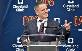 INDEPENDENCE, OH - MAY 21: Dan Gilbert, owner of the Cleveland Cavaliers, introduces John Beilein as the new head coach during a press conference on May 21, 2019 at Cleveland Clinic Courts in Independence, Ohio. NOTE TO USER: User expressly acknowledges and agrees that, by downloading and/or using this photograph, user is consenting to the terms and conditions of the Getty Images License Agreement. Mandatory Copyright Notice: Copyright 2019 NBAE (Photo by David Liam Kyle/NBAE via Getty Images)