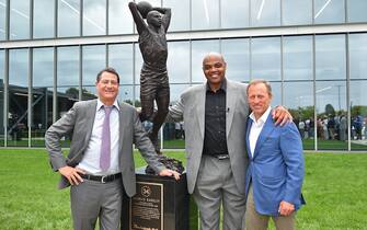 CAMDEN, NJ - SEPTEMBER 13: Charles Barkley poses for a photo with his statue and Josh Harris, Managing partner of the Philadelphia 76ers, and David Blitzer, co-managing partner and minority owner of the Philadelphia 76ers, during the unveiling on September 13, 2019 at the 76ers Training Facility in Camden, New Jersey. NOTE TO USER: User expressly acknowledges and agrees that, by downloading and/or using this Photograph, user is consenting to the terms and conditions of the Getty Images License Agreement. Mandatory Copyright Notice: Copyright 2019 NBAE (Photo by David Dow/NBAE via Getty Images)