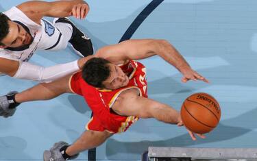 MEMPHIS, TN - DECEMBER 19: Danilo Gallinari #8 of the Atlanta Hawks drives to the basket during a preseason game against the Memphis Grizzlies on December 19, 2020 at FedExForum in Memphis, Tennessee. NOTE TO USER: User expressly acknowledges and agrees that, by downloading and or using this photograph, User is consenting to the terms and conditions of the Getty Images License Agreement. Mandatory Copyright Notice: Copyright 2020 NBAE (Photo by Joe Murphy/NBAE via Getty Images)