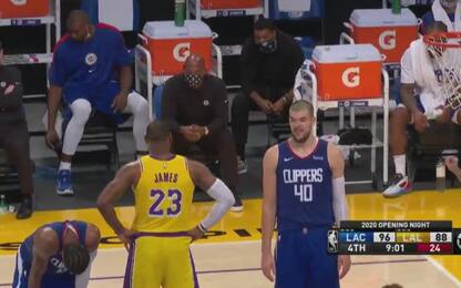 LeBron, trash talking con la panchina Clippers
