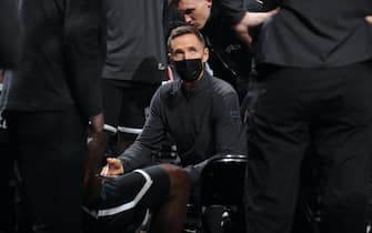 BROOKLYN, NY - DECEMBER 22: Head Coach Steve Nash huddles his team up during the game against the Golden State Warriors on December 22, 2020 at Barclays Center in Brooklyn, New York. NOTE TO USER: User expressly acknowledges and agrees that, by downloading and or using this Photograph, user is consenting to the terms and conditions of the Getty Images License Agreement. Mandatory Copyright Notice: Copyright 2020 NBAE (Photo by Nathaniel S. Butler/NBAE via Getty Images)