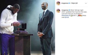 LeBron, l'anello NBA e il ricordo per Kobe. FOTO