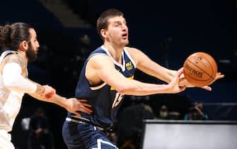 MINNEAPOLIS, MN - JANUARY 3: Nikola Jokic #15 of the Denver Nuggets passes the ball against the Minnesota Timberwolves on January 3, 2021 at Target Center in Minneapolis, Minnesota. NOTE TO USER: User expressly acknowledges and agrees that, by downloading and or using this Photograph, user is consenting to the terms and conditions of the Getty Images License Agreement. Mandatory Copyright Notice: Copyright 2021 NBAE (Photo by David Sherman/NBAE via Getty Images)