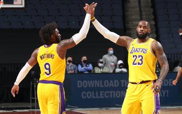 MEMPHIS, TN - JANUARY 5: Wesley Matthews #9 and LeBron James #23 of the Los Angeles Lakers high five during the game against the Memphis Grizzlies on January 5, 2021 at FedExForum in Memphis, Tennessee. NOTE TO USER: User expressly acknowledges and agrees that, by downloading and or using this photograph, User is consenting to the terms and conditions of the Getty Images License Agreement. Mandatory Copyright Notice: Copyright 2021 NBAE (Photo by Joe Murphy/NBAE via Getty Images)
