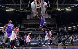 SACRAMENTO, CA - JANUARY 8: De'Aaron Fox #5 of the Sacramento Kings shoots the ball during the game against the Toronto Raptors on January 8, 2021 at Golden 1 Center in Sacramento, California. NOTE TO USER: User expressly acknowledges and agrees that, by downloading and or using this Photograph, user is consenting to the terms and conditions of the Getty Images License Agreement. Mandatory Copyright Notice: Copyright 2021 NBAE (Photo by Rocky Widner/NBAE via Getty Images)