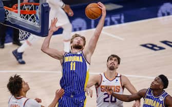 INDIANAPOLIS, IN - JANUARY 09: Domantas Sabonis #11 of the Indiana Pacers goes up to grab the rebound during the second half against the Phoenix Suns at Bankers Life Fieldhouse on January 9, 2021 in Indianapolis, Indiana. NOTE TO USER: User expressly acknowledges and agrees that, by downloading and or using this photograph, User is consenting to the terms and conditions of the Getty Images License Agreement. (Photo by Michael Hickey/Getty Images)