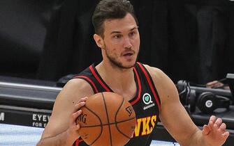 CHICAGO, ILLINOIS - DECEMBER 23: Danilo Gallinari #8 of the Atlanta Hawks brings the ball up the court against the Chicago Bulls at the United Center on December 23, 2020 in Chicago, Illinois.  NOTE TO USER: User expressly acknowledges and agrees that, by downloading and or using this photograph, User is consenting to the terms and conditions of the Getty Images License Agreement. (Photo by Jonathan Daniel/Getty Images)