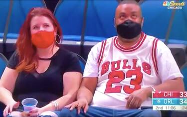 All’arena con il 23 fake di Jordan: diventa virale