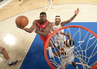 DALLAS, TX - FEBRUARY 12: Zion Williamson #1 of the New Orleans Pelicans shoots the ball during the game against the Dallas Mavericks on February 12, 2021 at the American Airlines Center in Dallas, Texas. NOTE TO USER: User expressly acknowledges and agrees that, by downloading and or using this photograph, User is consenting to the terms and conditions of the Getty Images License Agreement. Mandatory Copyright Notice: Copyright 2021 NBAE (Photo by Glenn James/NBAE via Getty Images)