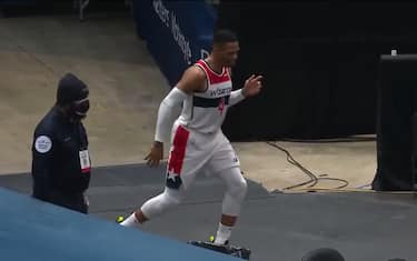 Stop di 9 minuti: il balletto di Westbrook. VIDEO