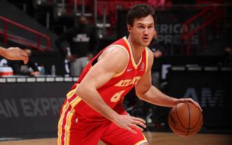 MIAMI, FL - FEBRUARY 28: Danilo Gallinari #8 of the Atlanta Hawks handles the ball during the game against the Miami Heat on February 28, 2021 at American Airlines Arena in Miami, Florida. NOTE TO USER: User expressly acknowledges and agrees that, by downloading and or using this Photograph, user is consenting to the terms and conditions of the Getty Images License Agreement. Mandatory Copyright Notice: Copyright 2021 NBAE (Photo by Issac Baldizon/NBAE via Getty Images)