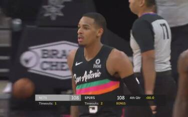 Spurs-Nets, finale pazzesco: Murray forza l'OT