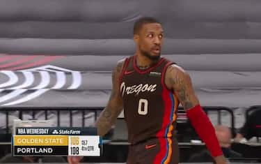 Lillard, tripla&sfondamento: la vince così. VIDEO