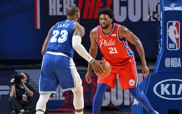 PHILADELPHIA, PA - JANUARY 27: Joel Embiid #21 of the Philadelphia 76ers plays defense against LeBron James #23 of the Los Angeles Lakers on January 27, 2021 at Wells Fargo Center in Philadelphia, Pennsylvania. NOTE TO USER: User expressly acknowledges and agrees that, by downloading and/or using this Photograph, user is consenting to the terms and conditions of the Getty Images License Agreement. Mandatory Copyright Notice: Copyright 2021 NBAE (Photo by David Dow/NBAE via Getty Images) 