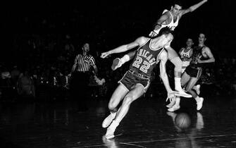 CHICAGO - 1948:  Chick Halbert #22 of the Chicago Stags moves the ball against the Syracuse Nationals in 1948 in Chicago, Illinois.  NOTE TO USER: User expressly acknowledges and agrees that, by downloading and or using this photograph, User is consenting to the terms and conditions of the Getty Images License Agreement. Mandatory Copyright Notice: Copyright 1948 NBAE (Photo by NBA Photos/NBAE via Getty Images)