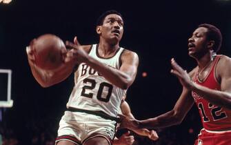 MILWAUKEE, WI - JANUARY 10: Bob Boozer #20 of the Milwaukee Bucks drives to the basket against the Baltimore Bullets on January 10, 1971 at the Milwaukee Arena in Milwaukee, Wisconsin. NOTE TO USER: User expressly acknowledges and agrees that, by downloading and/or using this photograph, user is consenting to the terms and conditions of the Getty Images License Agreement. Mandatory Copyright Notice: Copyright 1971 NBAE (Photo by Vernon Biever/NBAE via Getty Images)