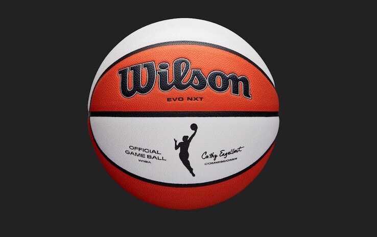 Il pallone ufficiale WNBA per la 25^ stagione della lega