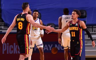 SAN FRANCISCO, CA - MARCH 26: Trae Young #11 hi-fives Danilo Gallinari #8 of the Atlanta Hawks during the game against the Golden State Warriors on March 26, 2021 at Chase Center in San Francisco, California. NOTE TO USER: User expressly acknowledges and agrees that, by downloading and or using this photograph, user is consenting to the terms and conditions of Getty Images License Agreement. Mandatory Copyright Notice: Copyright 2021 NBAE (Photo by Noah Graham/NBAE via Getty Images)