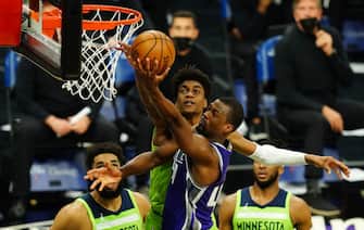 1313573928 SACRAMENTO, CALIFORNIA - APRIL 20: Harrison Barnes #40 of the Sacramento Kings shoots a lay up against Jaden McDaniels #3 of the Minnesota Timberwolves at Golden 1 Center on April 20, 2021 in Sacramento, California. NOTE TO USER: User expressly acknowledges and agrees that, by downloading and or using this photograph, User is consenting to the terms and conditions of the Getty Images License Agreement. (Photo by Daniel Shirey/Getty Images)