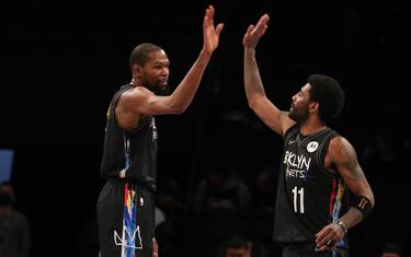 Irving&Durant onnipotenti: non resta che ridere