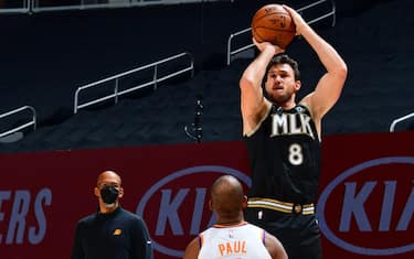 ATLANTA, GA - MAY 5: Danilo Gallinari #8 of the Atlanta Hawks shoots the ball against the Phoenix Suns on May 5, 2021 at State Farm Arena in Atlanta, Georgia. NOTE TO USER: User expressly acknowledges and agrees that, by downloading and/or using this Photograph, user is consenting to the terms and conditions of the Getty Images License Agreement. Mandatory Copyright Notice: Copyright 2021 NBAE (Photo by Scott Cunningham/NBAE via Getty Images)