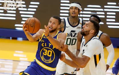 Curry batte i Jazz, gli Spurs travolgono Milwaukee