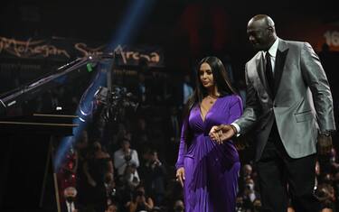 UNCASVILLE, CT - MAY 15: Michael Jordan escorts Vanessa Bryant during the 2020 Basketball Hall of Fame Enshrinement Ceremony on May 15, 2021 at the Mohegan Sun Arena at Mohegan Sun in Uncasville, Connecticut. NOTE TO USER: User expressly acknowledges and agrees that, by downloading and/or using this photograph, user is consenting to the terms and conditions of the Getty Images License Agreement.  Mandatory Copyright Notice: Copyright 2021 NBAE (Photo by Jennifer Pottheiser/NBAE via Getty Images)