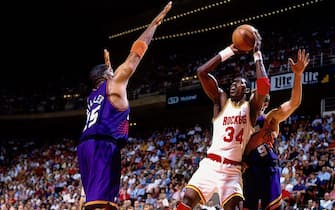 HOUSTON - MAY 8:  Hakeem Olajuwon #34 of the Houston Rockets shoots against Oliver Miller #25 of the Phoenix Suns during Game One of the Western Conference Semifinals played on May 8, 1994 at the Summitt in Houston, Texas. Phoenix defeated Houston 91-87 but lost the series 4-3. NOTE TO USER: User expressly acknowledges that, by downloading and or using this photograph, User is consenting to the terms and conditions of the Getty Images License agreement. Mandatory Copyright Notice: Copyright 1994 NBAE (Photo by Andrew D. Bernstein/NBAE via Getty Images)